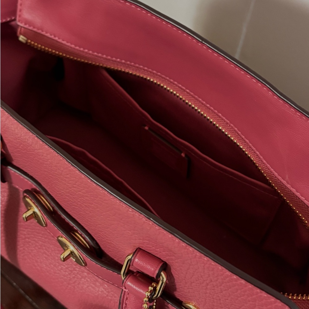 SALE 🎉🎉Coach Blake 25 Carryall bag in a pink/rouge - Picture 9 of 10